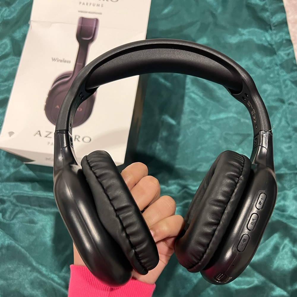 Azzaro Bluetooth Wireless Headphones- NEW